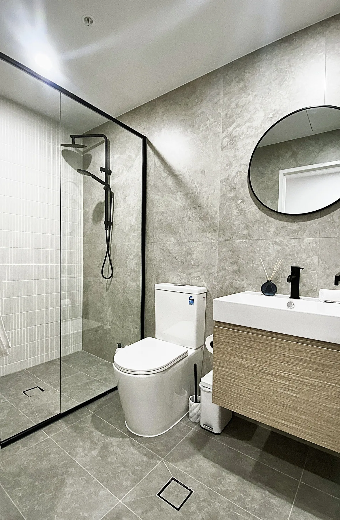 B Conder — modern furnished two-bedroom apartment additional property photo 23