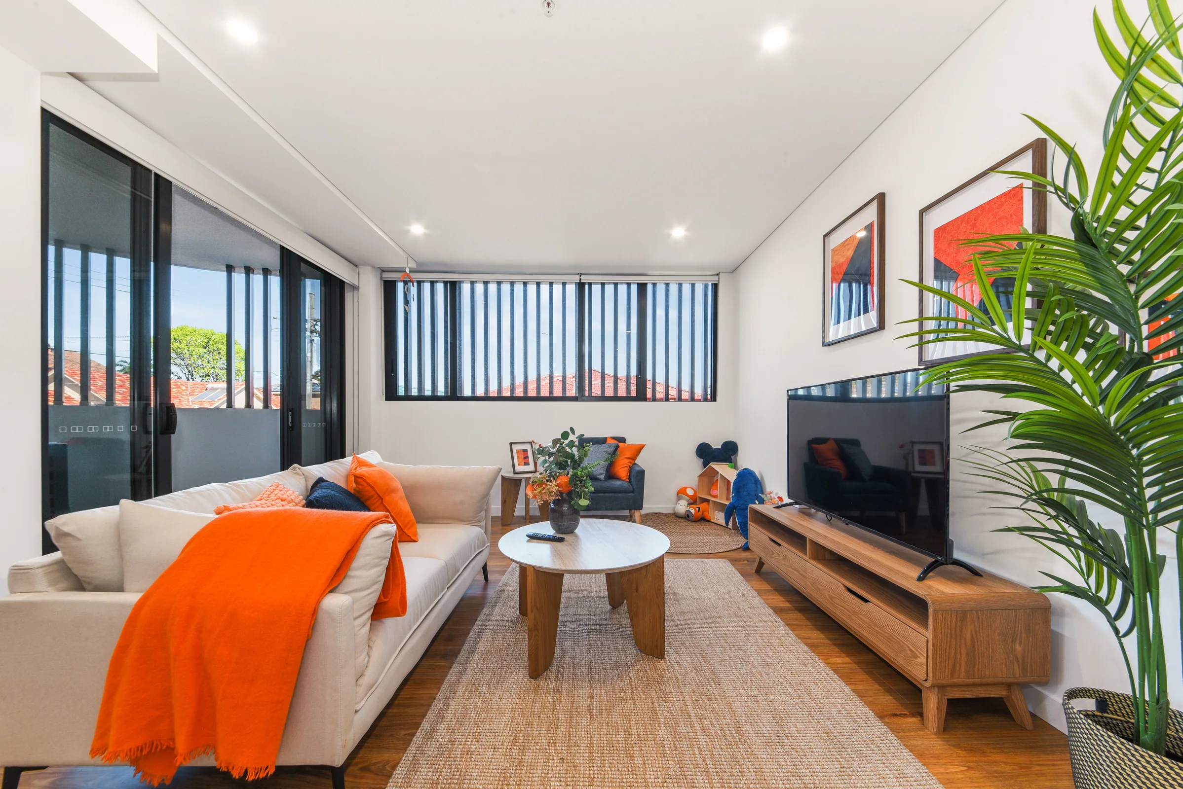Fully furnished two-bedroom apartment on Conder Street interior 2