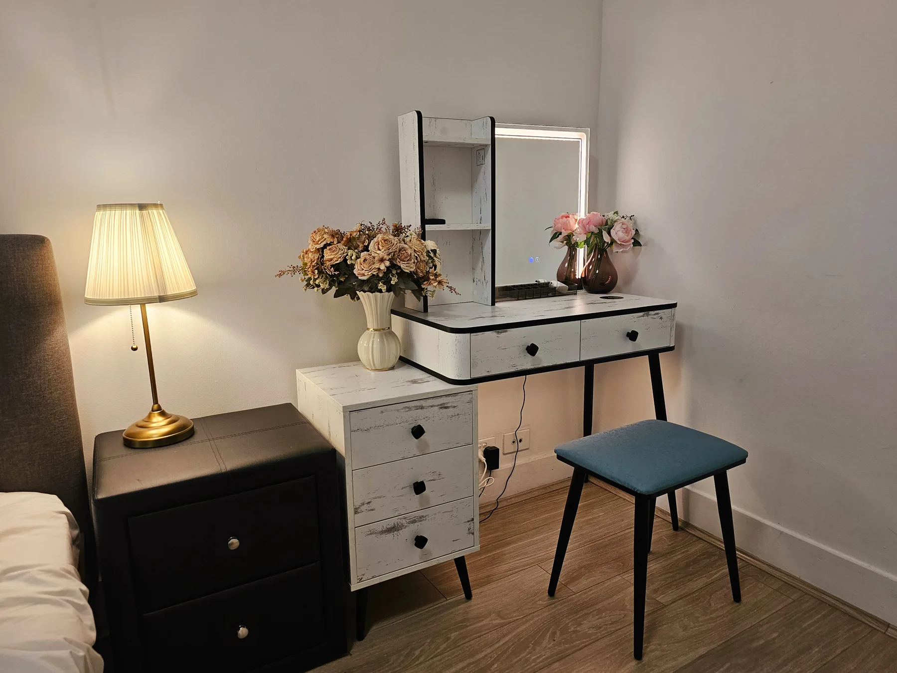 Comfortable fully furnished three-bedroom home in Burwood interior 3