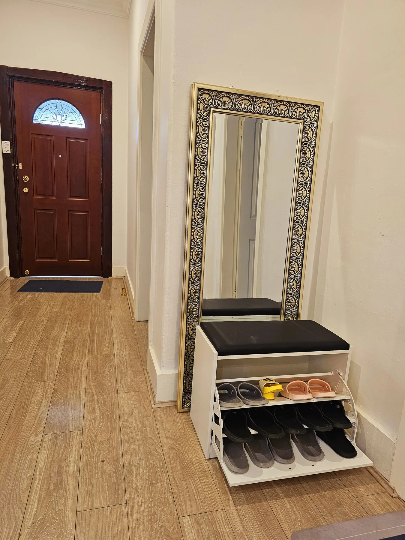 Comfortable fully furnished three-bedroom home in Burwood additional property photo 8